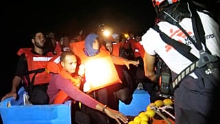 إنقاذ مهاجرين قبالة الساحل الليبي