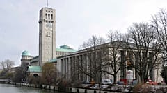 Das Deutsche Museum in München stellt normalerweise keine Kunst aus, beherbergt aber eine umfangreiche Sammlung von gespendeten Kunstwerken in seinem Depot.