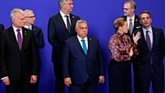 Der ungarische Ministerpräsident Viktor Orbán (Bildmitte) in Granada