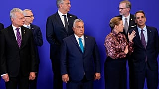 Der ungarische Ministerpräsident Viktor Orbán (Bildmitte) in Granada