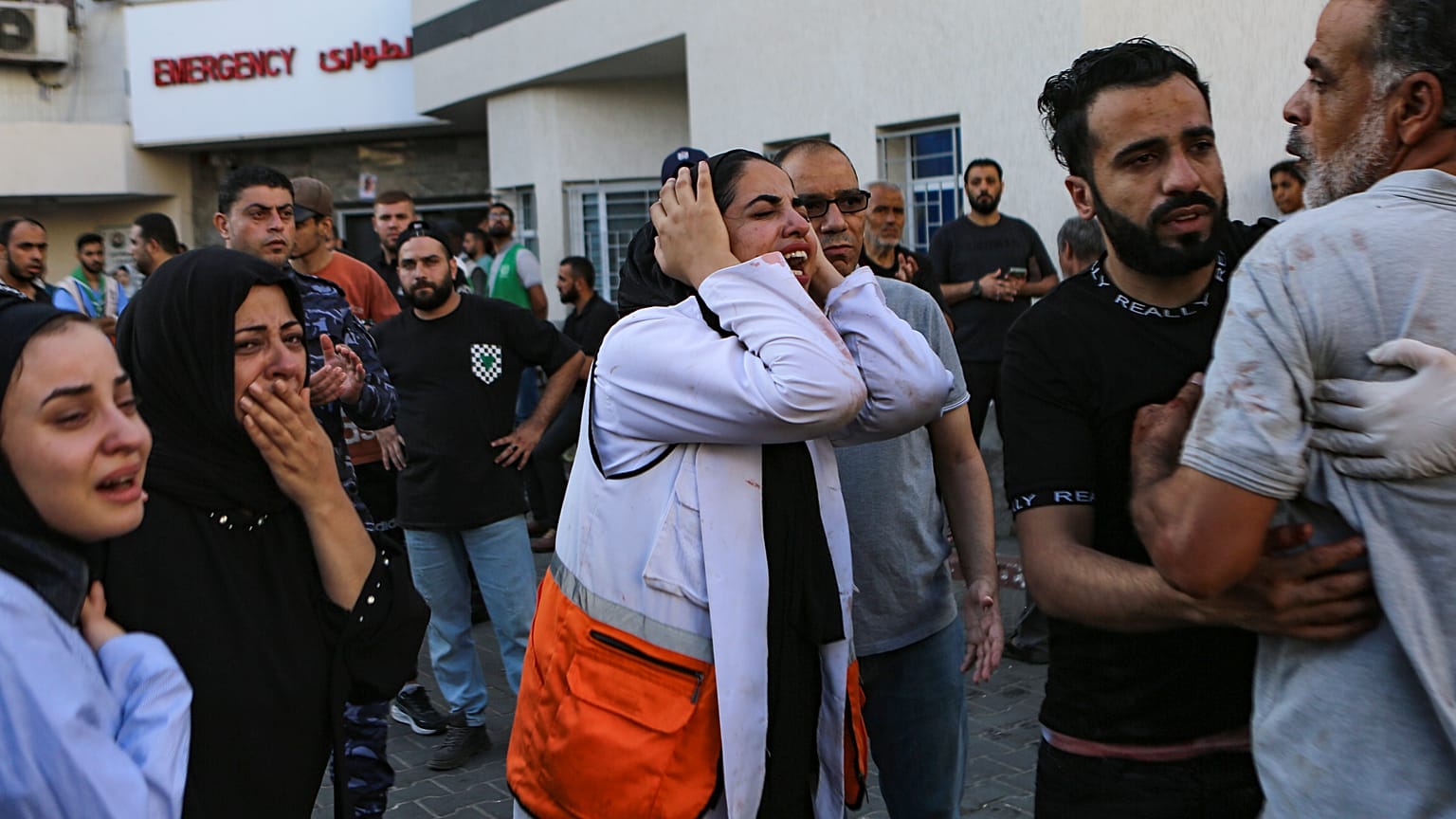 İsrail, Gazze'de hastane vurdu: Yüzlerce sivil öldü