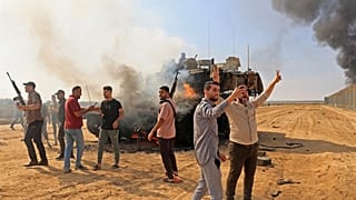 Palestinianos assumem controlo de tanque israelita após atravessarem a fronteira