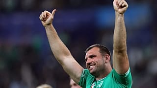 Le flanker irlandais Tadhg Beirne célèbre sa victoire lors du match de la poule B de la Coupe du monde de rugby France 2023 entre l'Irlande et l'Écosse au Stade de France. 