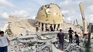 آثار هدم مسجد في خان يونس
