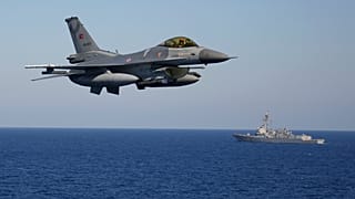 Ein Kampfflugzeug der türkischen Luftwaffe (Aufnahme vom 15. September 2022)