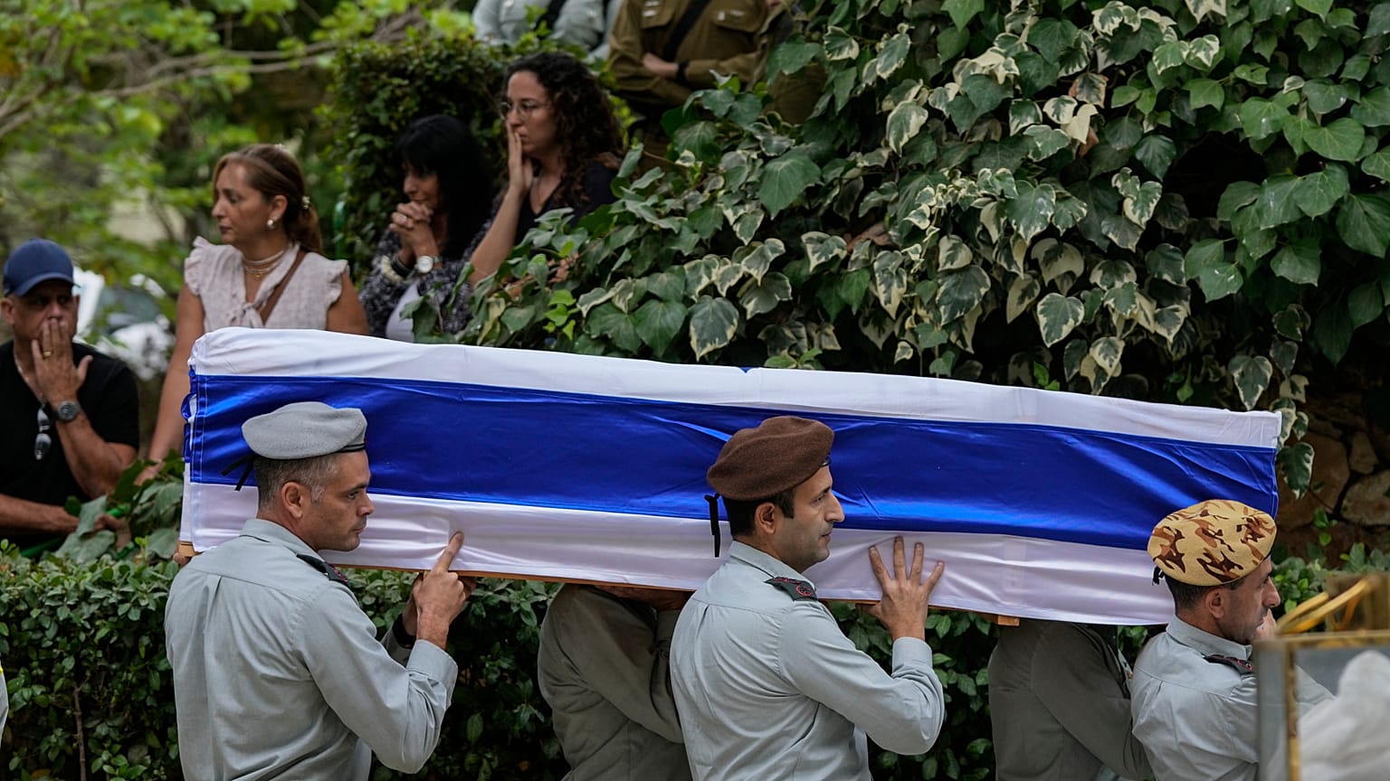 Funeral de um oficial israelita morto na recente ofensiva do Hamas