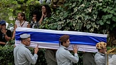 Funeral de um oficial israelita morto na recente ofensiva do Hamas