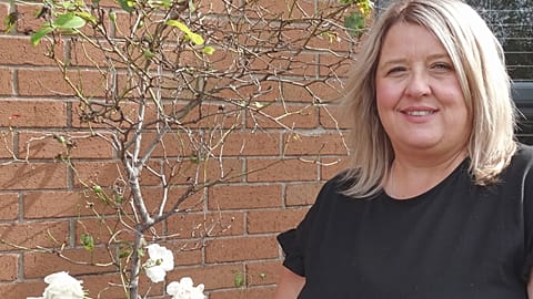 Carrie Downey no longer has evidence of bowel cancer.