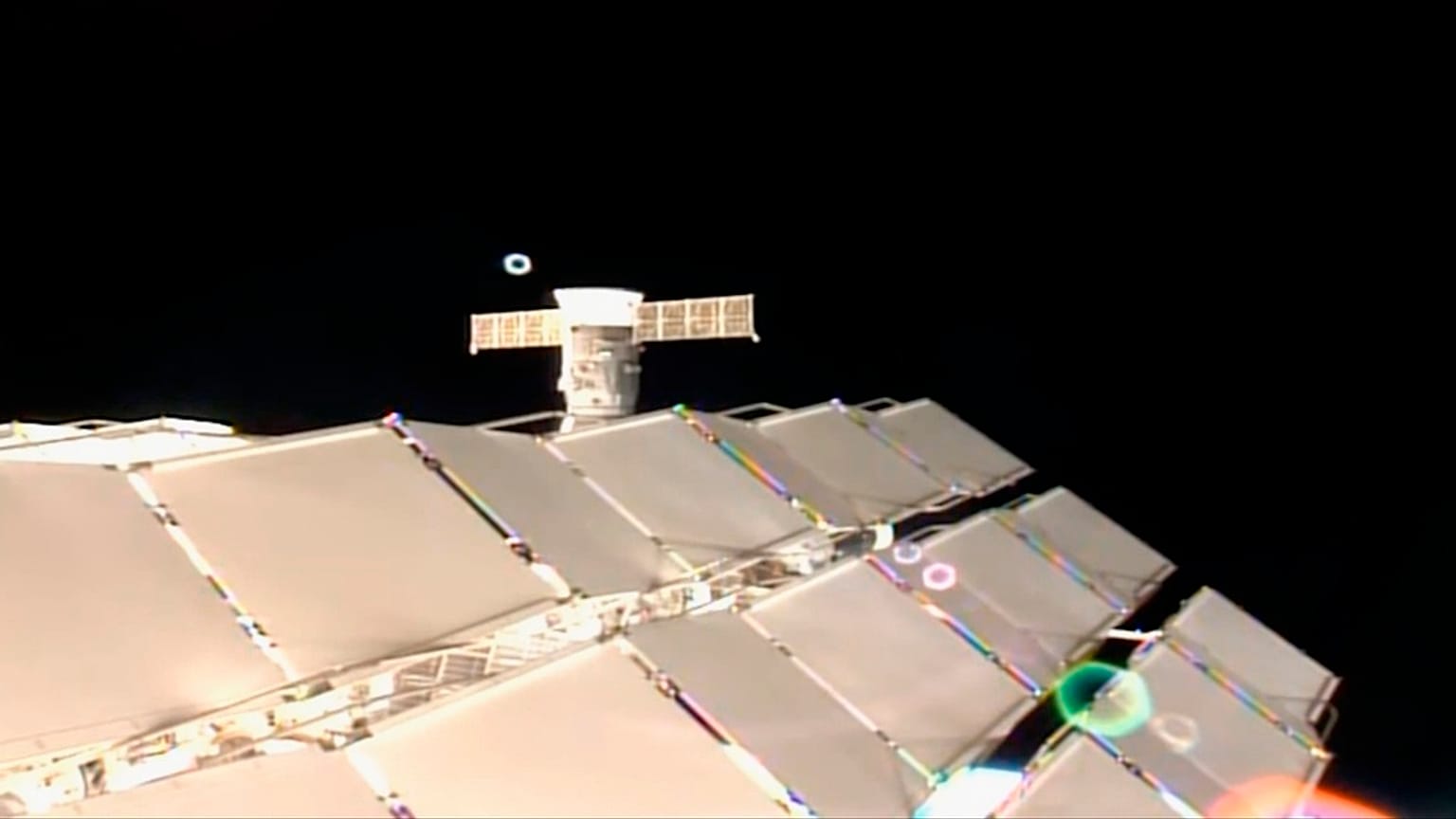 La ISS sufre una fuga de refrigerante, sin peligro para la tripulación