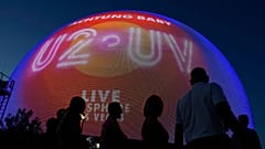 U2 spielen in der neuen Veranstaltungshalle MSG Sphere in Las Vegas.