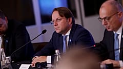 EU-Kommissar Olivér Várhelyi hat sich mit keinem seiner Kollegen beraten, bevor er die Aussetzung "aller Zahlungen" an die palästinensischen Gebiete ankündigte.