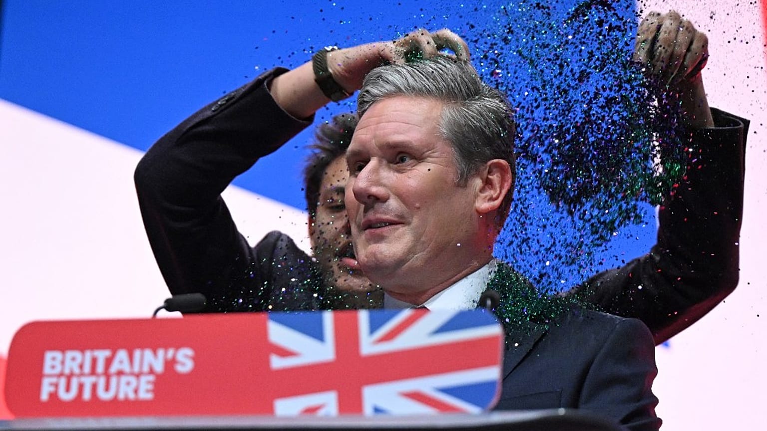 Keir Starmer surpreendido por jovem ativista