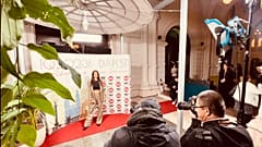 Trokán Nóra színésznőt fotózzák a Shooting Star Soiree vörös szőnyegén - Budapest, 2023. október 9. 