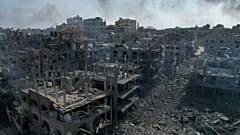 أنقاض المباني التي ضربتها غارة جوية إسرائيلية في جباليا بقطاع غزة، الأربعاء 11 أكتوبر 2023.