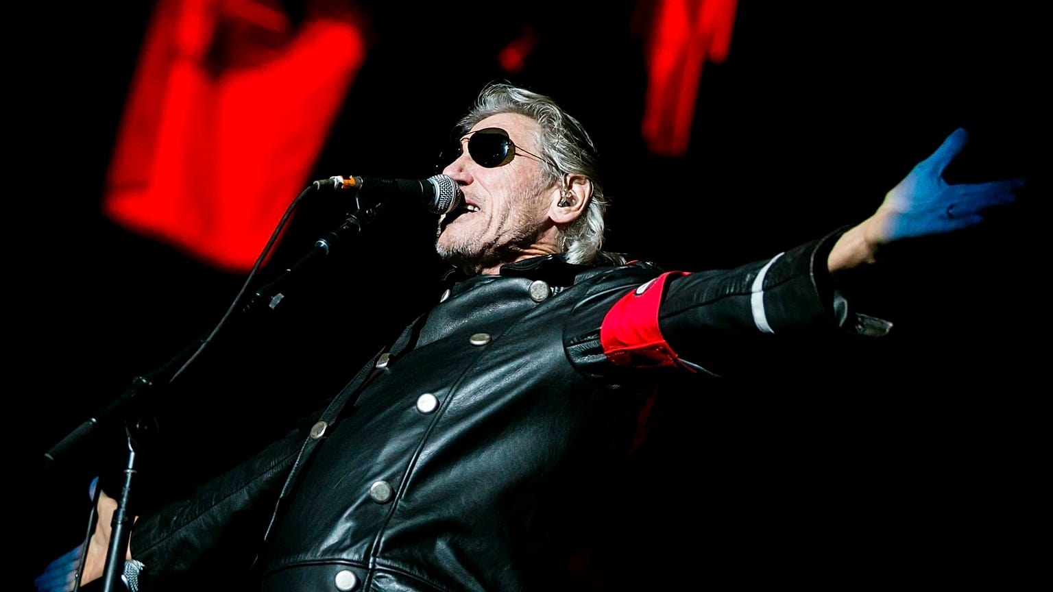 Roger Waters reportedly tells fans to “fuck off” at show while internet attacks over pro-Palestine stance 