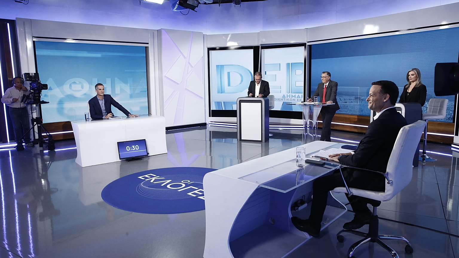 Οι υποψήφιοι διεκδικητές για τη δημαρχία της Αθήνας Κώστας Μπακογιάννης (Α) και Χάρης Δούκας (Δ), συμμετέχουν στο debate