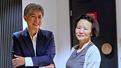 Die australische Außenministerin Penny Wong empfing Cheng Lei am Flughafen in Melbourne.