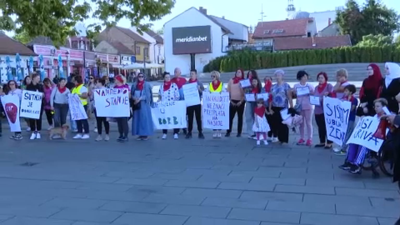 Manifestantes contra la violencia de género este miércoles en Bosnia y Herzegovina.