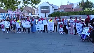 Manifestantes contra la violencia de género este miércoles en Bosnia y Herzegovina.