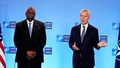 Lloyd Austin e Jens Stoltenberg, em Bruxelas