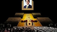 Suikaste uğrayan Şinzo Abe için tören