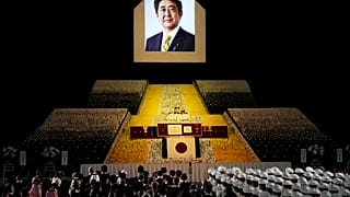 Suikaste uğrayan Şinzo Abe için tören
