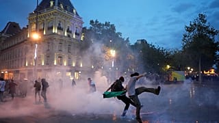 Könnygázzal oszlatták a párizsi palesztinbarát tüntetést