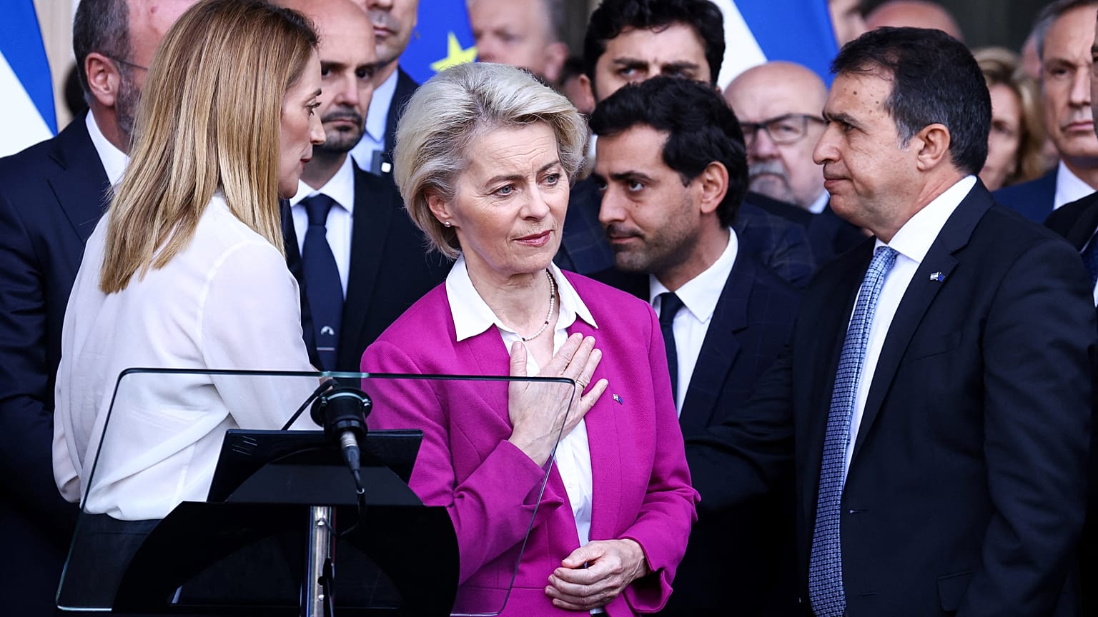Глава Европейского парламента Роберта Метсола (слева) и председатель Еврокомиссии Урсула фон дер Ляйен. Архивное фото