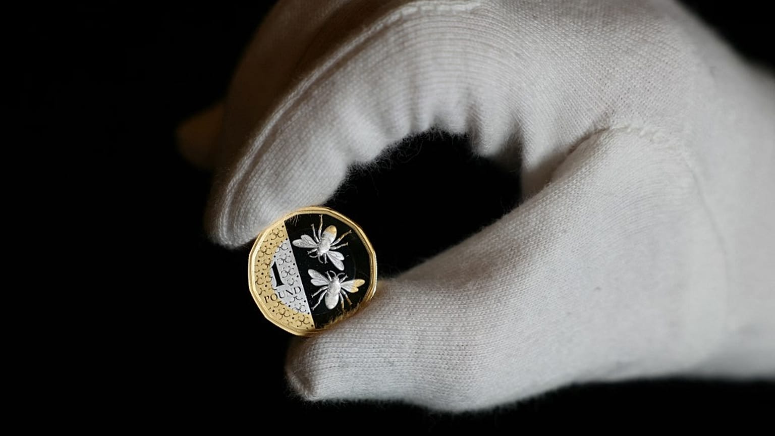 The new £1 coin presented at the Royal Mint in London on October 12, 2023