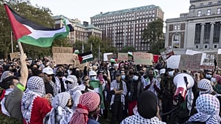 مظاهرة مؤيدة لفلسطين داخل حرم جامعة كولومبيا