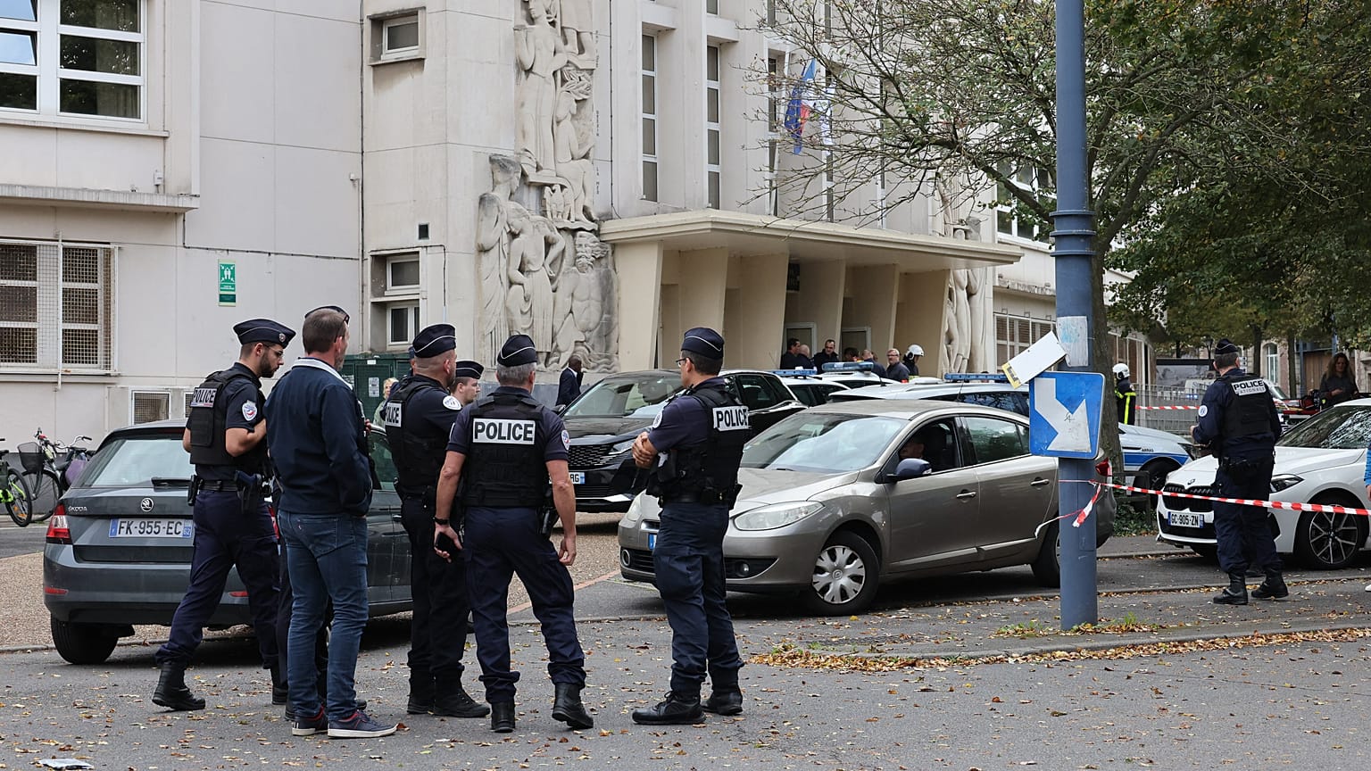 Policías en el lugar del ataque