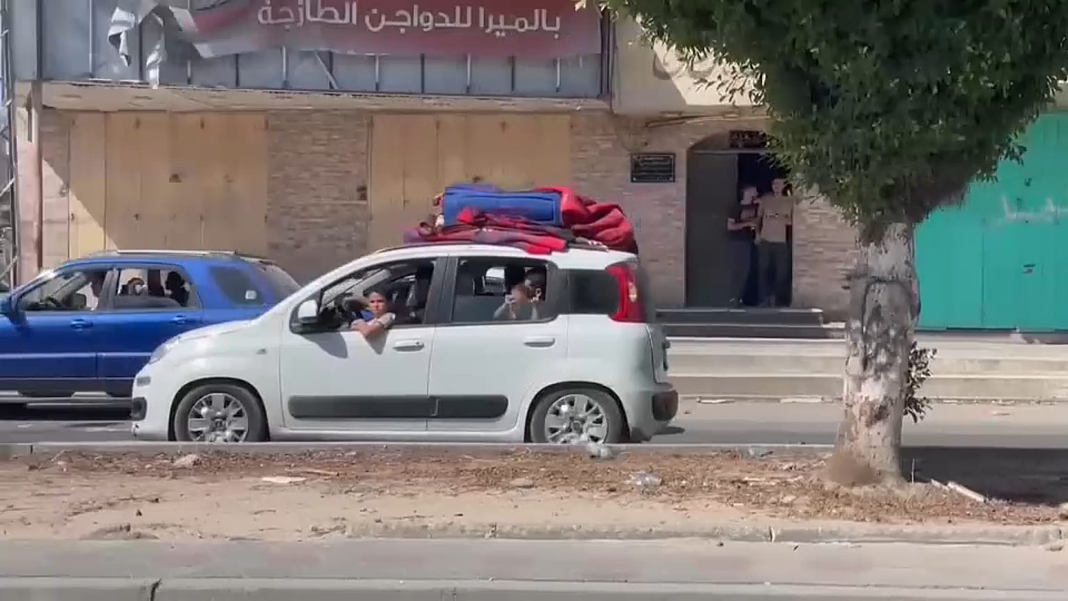 Los residentes de Gaza huyen de las zonas amenazadas por Israel. 