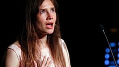 Auf diesem Dateifoto vom 15\. Juni 2019 wird Amanda Knox emotional, als sie auf einem Festival für Strafjustiz an der Universität von Modena, Italien, spricht.