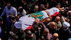 Funérailles du journaliste reporte d'images de Reuters Issam Abdallah, tué vendredi par des frappes dans le sud du Liban, à Khiam, 14 octobre 2023