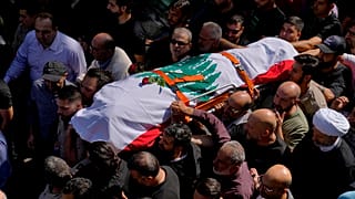 Funérailles du journaliste reporte d'images de Reuters Issam Abdallah, tué vendredi par des frappes dans le sud du Liban, à Khiam, 14 octobre 2023