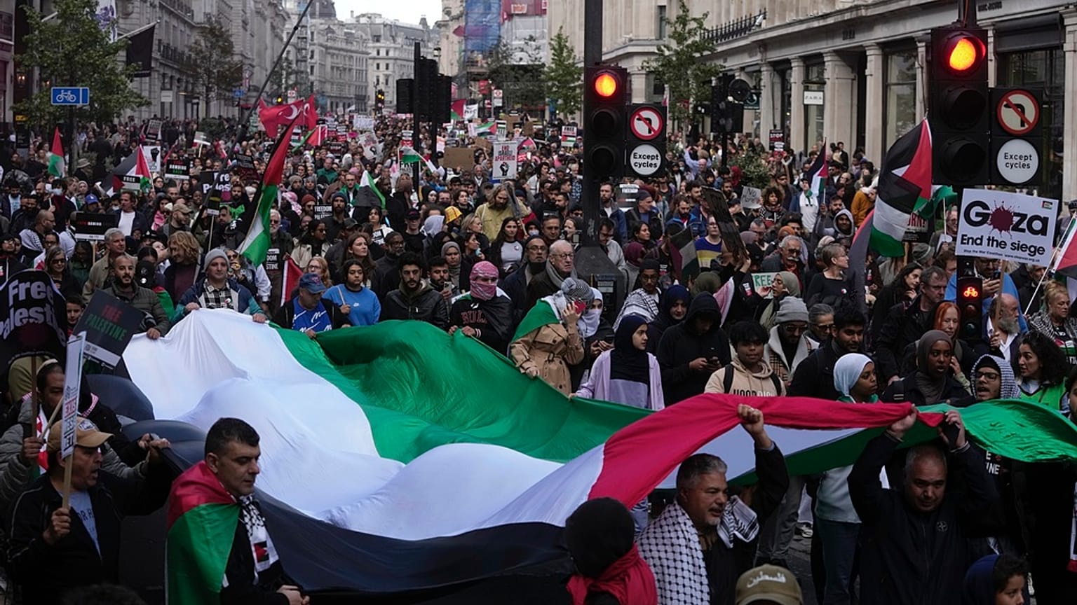 İngiltere'nin başkenti Londra'da Filistin'e destek yürüyüşü düzenlendi