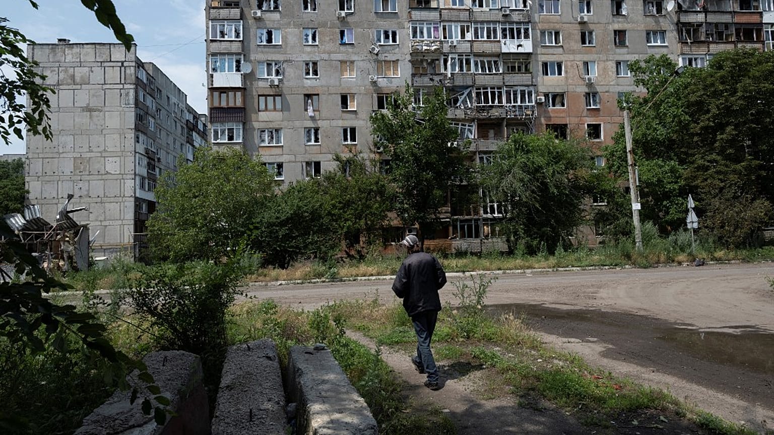 Une rue d'Avdiivka dans la région de Donetsk (Ukraine), le 28 juin 2023.