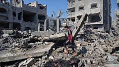 مربع سكني في غزة دمره القصف الإسرائيلي بالكامل