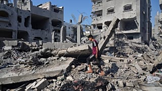 مربع سكني في غزة دمره القصف الإسرائيلي بالكامل