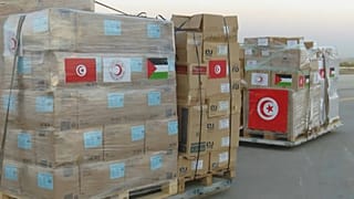 أول شحنة مساعدات من تونس إلى غزة
