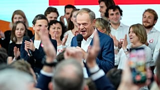 Eski Polonya Başbakanı Donald Tusk'un hafta sonu yapılan seçimlerin ardından yeniden bu göreve gelmesinin önü açıldı 