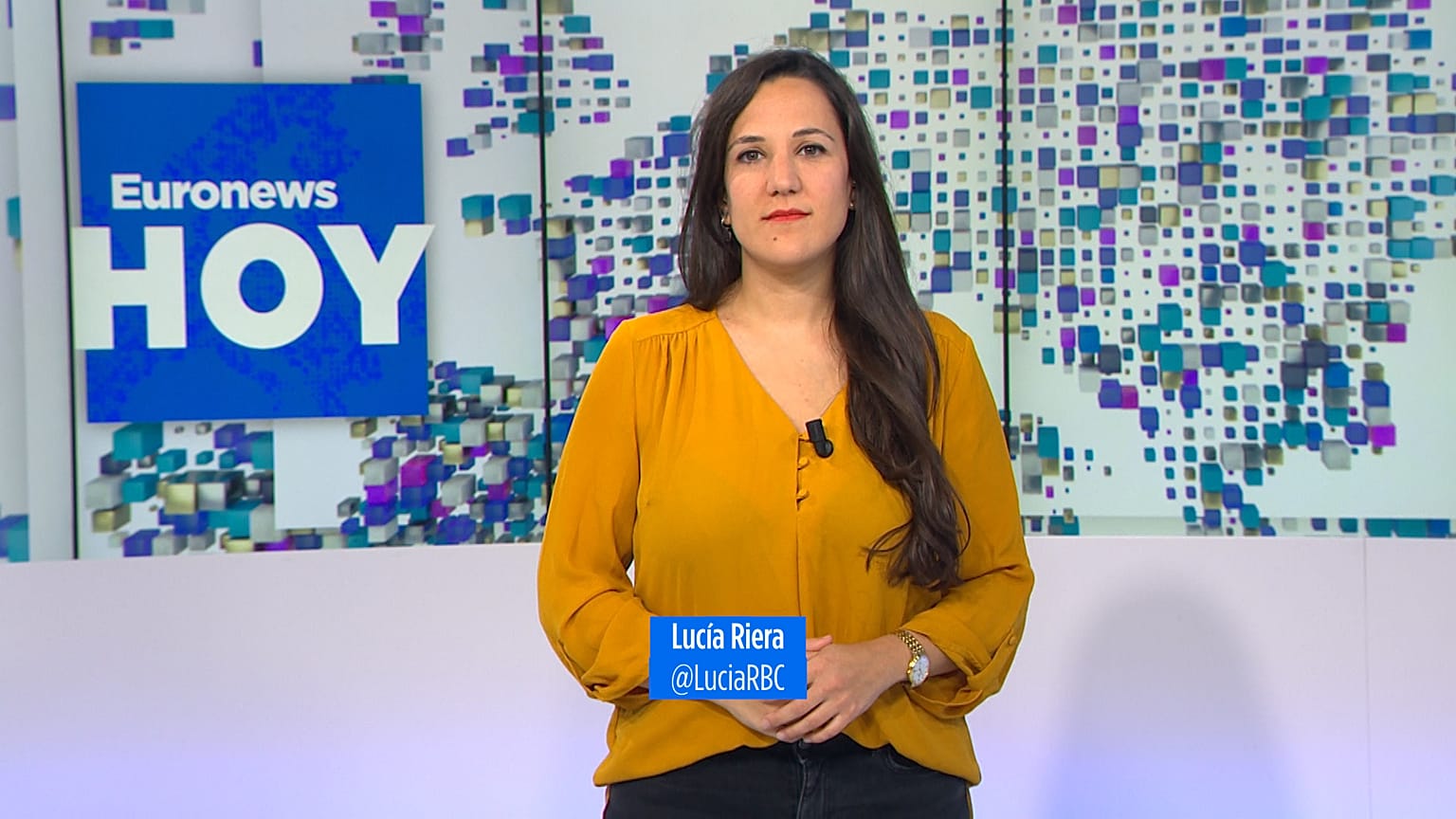 Lucía Riera presenta el informativo diario Euronews Hoy.