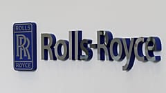 Ein Rolls-Royce-Logo ist in der Rolls-Royce Crosspointe Produktions- und Forschungseinrichtung in Prince George, Virginia, zu sehen.