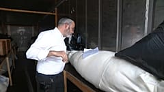 صورة لعرض الجثث