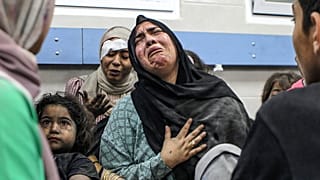 Palestinianos feridos após bombardeamento de hospital na Faixa de Gaza