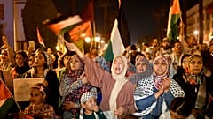 مئات المغاربة يشاركون في وقفة احتجاجية تضامنا مع الفلسطينيين