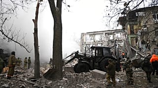 Markolókkal kutatnak túlélők után