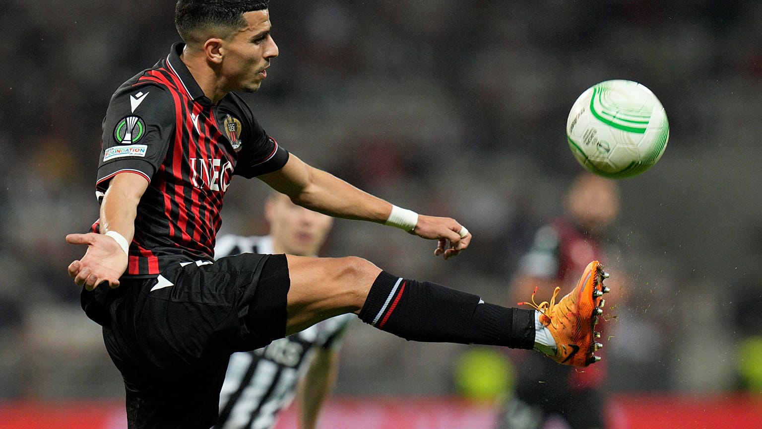 لاعب منتخب نيس يوسف عطال 