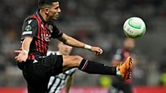 لاعب منتخب نيس يوسف عطال 