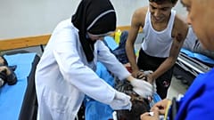 In Gaza gibt es keinen sicheren Ort, selbst in den Krankenhäusern haben die Menschen Angst vor Beschuss und Angriffen.